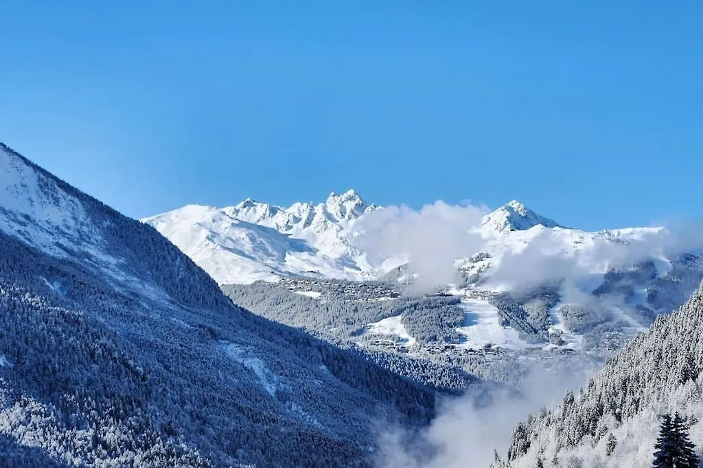 200 M Des Telecabines, Cheminee & Cosy La Plagne