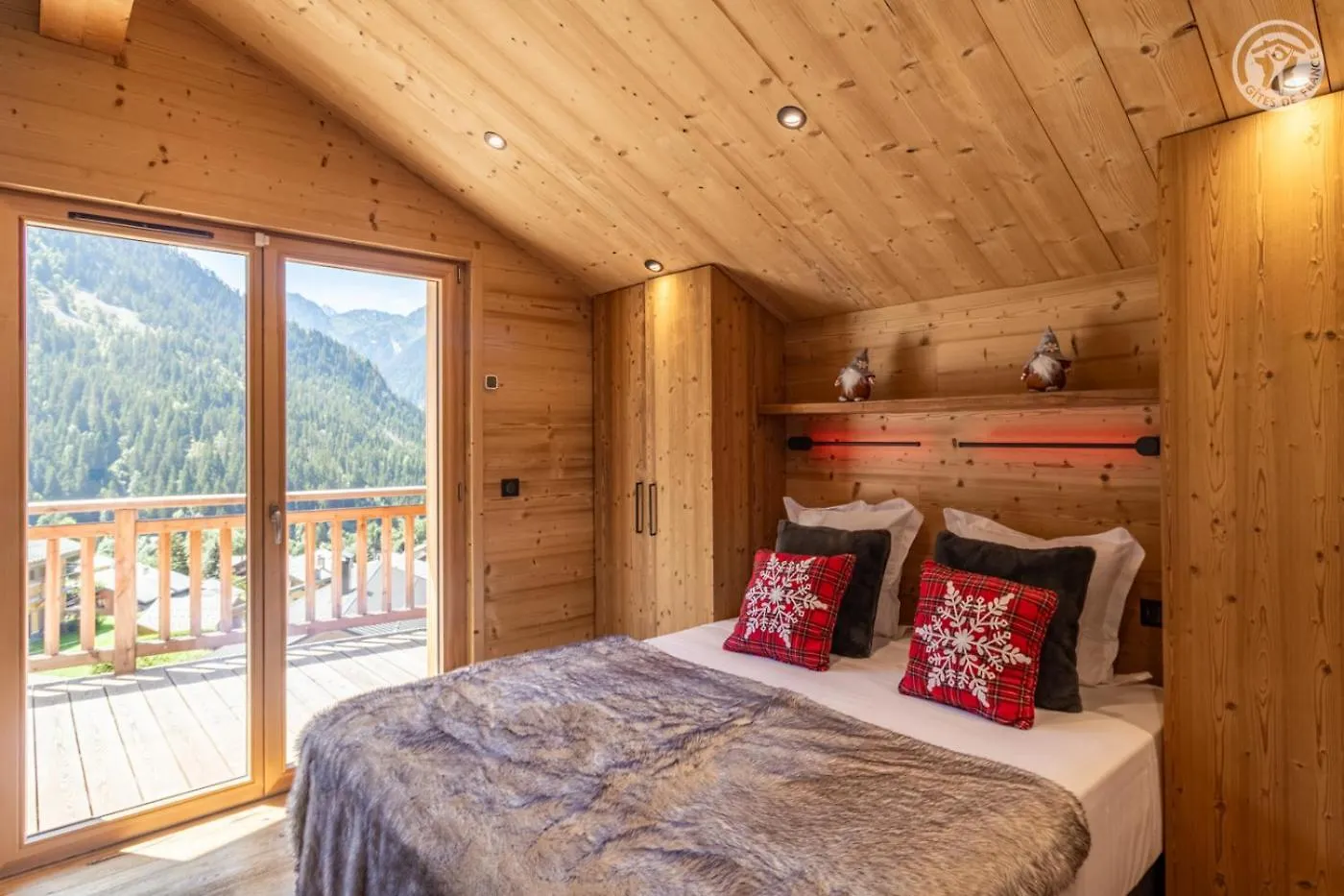 200 M Des Telecabines, Cheminee & Cosy La Plagne